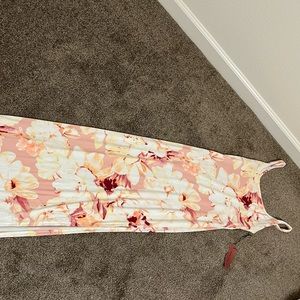 This brand is called Haute Monde. It’s a size medium with really pretty pinks!